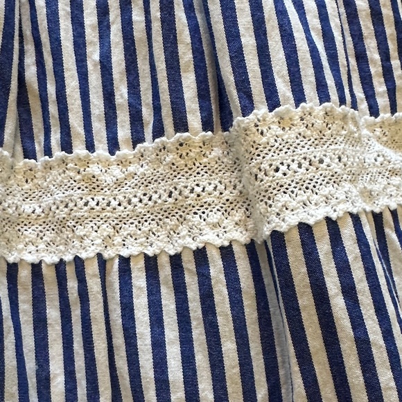 English Factory Lace Trim Button Back Pintuck Peplum Top Size XS - Picture 4 of 4